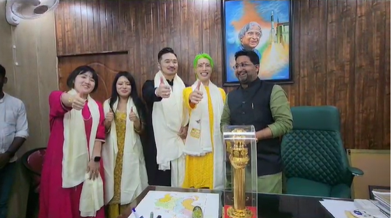 In Lucknow, UP Minister Danish Azad Ansari Hosts South Korean Artists with Baati Chokha Meal.