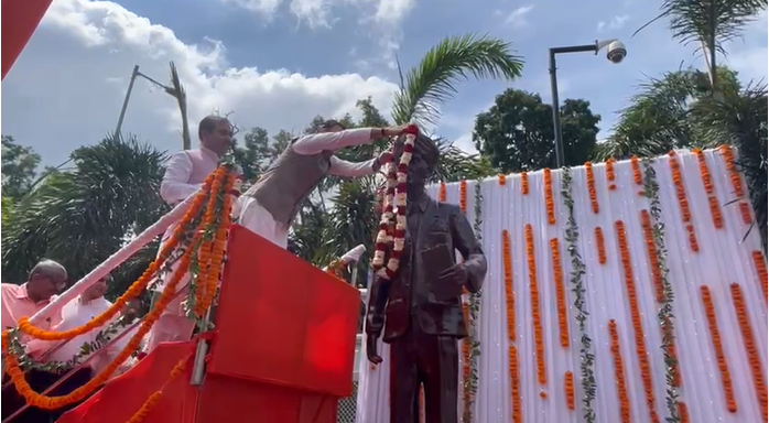 UP Ministers Unveil Moksha Gudvam Visvesvaraya’s Statue, Launch Multi-level Parking Program