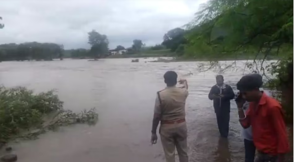 MP News : Heavy Rains Wreak Havoc in Madhya Pradesh, Several-Year Record Broken, Son of Former Minister Among Those Affected