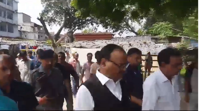 Lucknow : Roof Collapse in Alambagh Kills 5, Deputy CM Assures Support. Lucknow : Roof Collapse in Alambagh Kills 5, Deputy CM Assures Support.