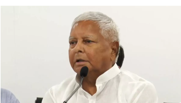 Bihar :Court Orders Laloo Yadav to Appear, Faces Increasing Difficulty in Land Scam Allegations in Exchange for Jobs.