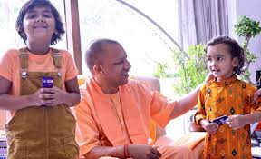 On the occasion of Raksha Bandhan, Chief Minister Yogi Adityanath made a significant announcement regarding the Mukhyamantri Kanya Sumangla Yojana. On the occasion of Raksha Bandhan, Chief Minister Yogi Adityanath made a significant announcement regarding the Mukhyamantri Kanya Sumangla Yojana.