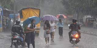 Heavy Rains in Uttar Pradesh Claim 28 Lives, Red Alert in Six Districts