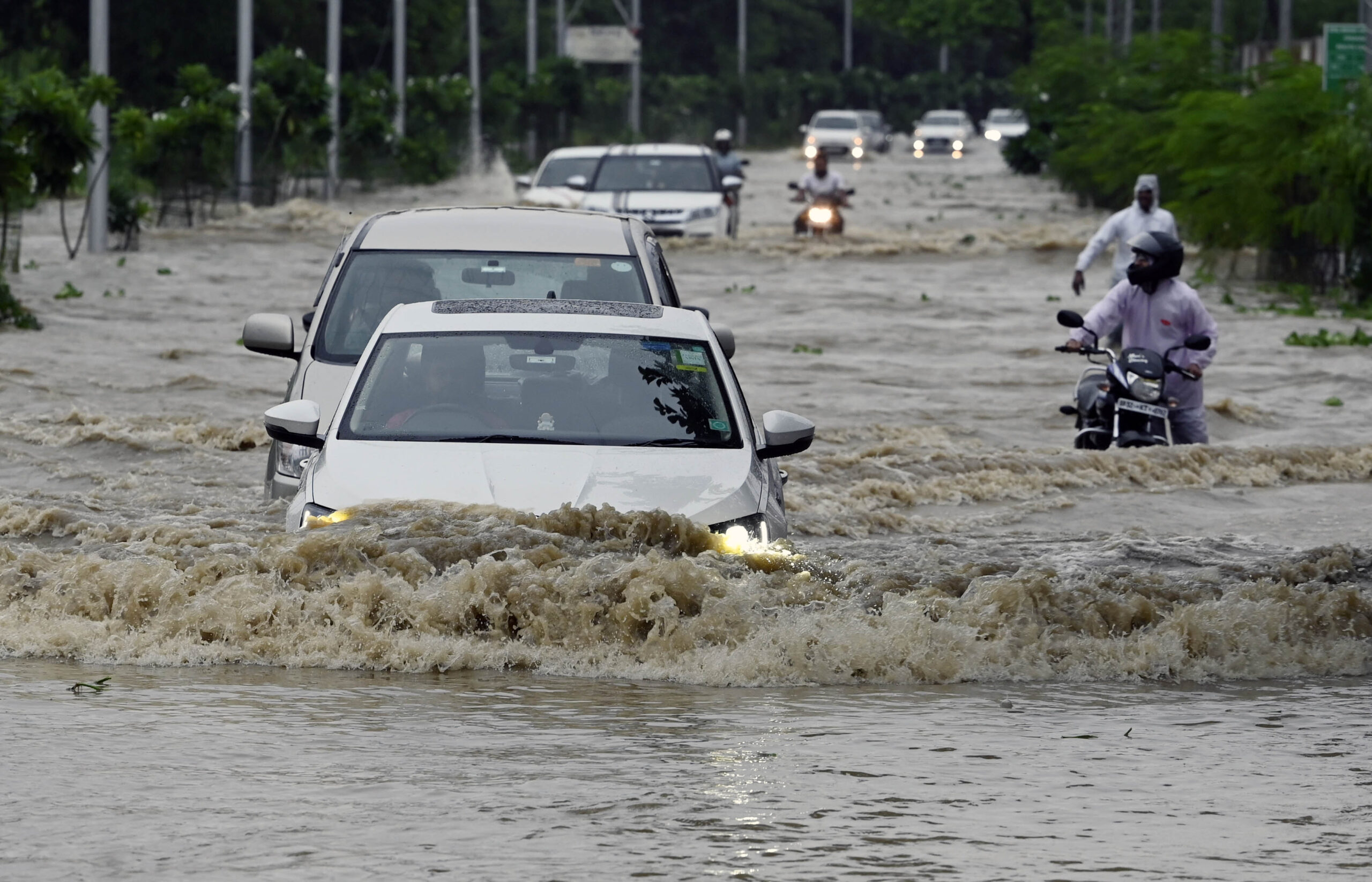 Heavy lightning, torrential rain hit UP, 21 killed in freak weather