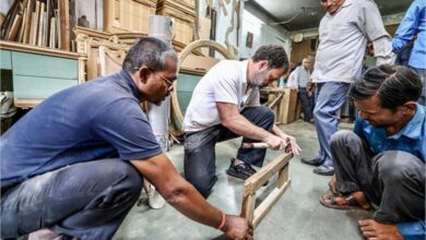 Photo of Apart from being hardworking, they are also amazing artists, Rahul Gandhi said after meeting the wood artisans.