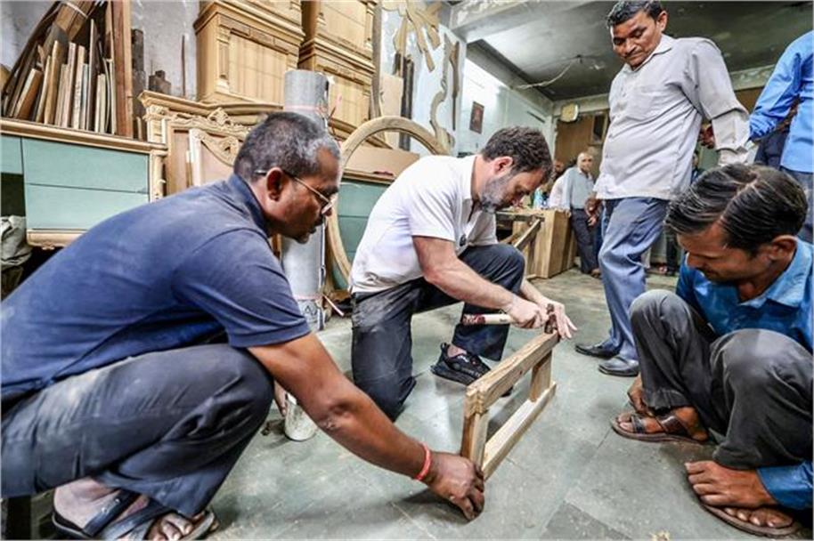 Apart from being hardworking, they are also amazing artists, Rahul Gandhi said after meeting the wood artisans.