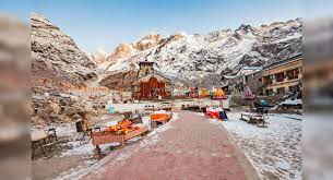 Rain and snowfall on the surrounding high hills including Kedarnath increased the cold.