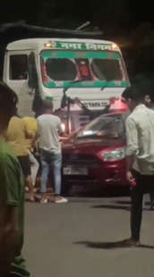 Lucknow : High-Speed Dumpster Collision Causes Commotion Outside Lucknow CM’s Residence.