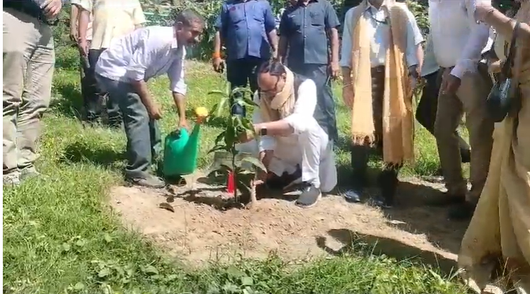 Lucknow : Deputy CM Brajesh Pathak Leads Cleanliness Effort in Lucknow Temple.