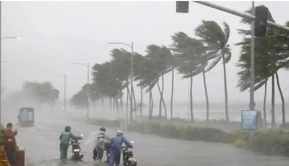 Heavy Rainfall: West Bengal, Odisha, and Jharkhand Witness Downpour, Disrupting Daily Life; Confirmed by Weather Department.