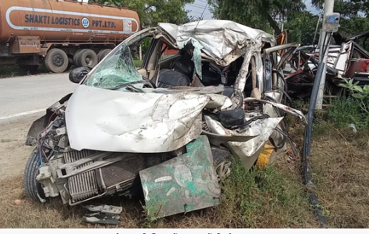 Varanasi Road Accident: Eight People Killed in Collision Between Car and Truck, Only One Child Survives.