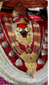 Mirzapur: Devotees bowed down to seek blessings at the shrine of Goddess Vindhyavasini during the Sharadiya Navaratri.