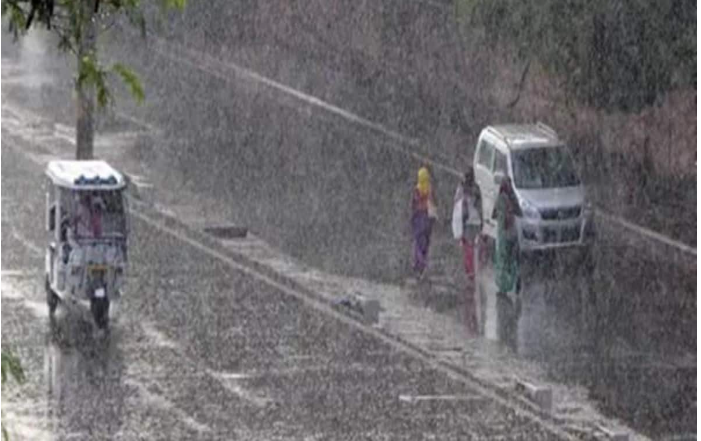 Dehradun, October 17: Yellow alert issued in Uttarakhand amid rain and snowfall.