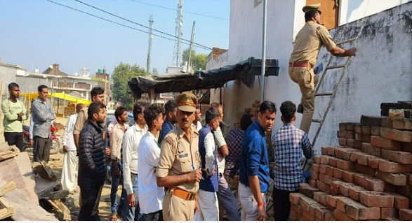 Amethi: Shocking Incident – Teenager Set Ablaze, Horrifying Crime 140 Meters from Police Station.