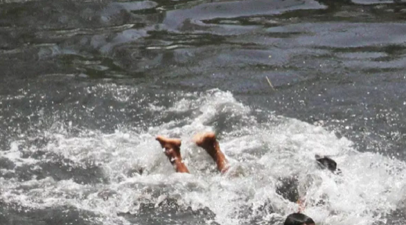 Mathura News: While taking a dip in the Yamuna in Vrindavan, a Delhi resident and a priest went missing; search underway for both.