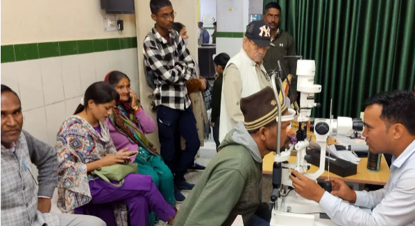 Bageshwar News: Shortage of doctors in hospitals causing prolonged wait times for treatment, leading to increased distress.