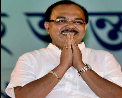 Kolkata: Former TMC leader Sovan Chatterjee visits Chief Minister Mamata Banerjee’s residence on the occasion of Bhai Dooj.” Kolkata: Former TMC leader Sovan Chatterjee visits Chief Minister Mamata Banerjee’s residence on the occasion of Bhai Dooj.”