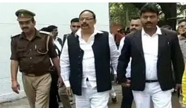 Varanasi: Former MLA Udaybhan Singh has been sentenced to 10 years in a gangster case, and he has also been fined one lakh rupees.