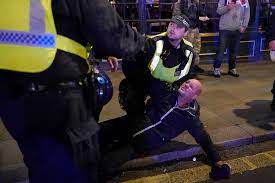 UK: Violence broke out in a rally in support of Palestine in London, more than 120 people arrested