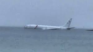 Photo of Due to a disturbance during landing, a surveillance aircraft of the US Navy landed in the waters of Oahu, an island in Hawaii.