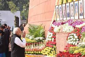 Parliament : Prime Minister Modi reached Parliament, paid tribute to the martyrs of 2001 attack