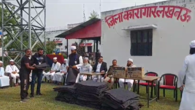 Blankets distributed to 100 inmates at Lucknow District Jail to protect them from the cold.