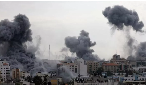 Israeli soldiers surrounded Palestinian civilians in northern Gaza. The United Nations issued a warning.