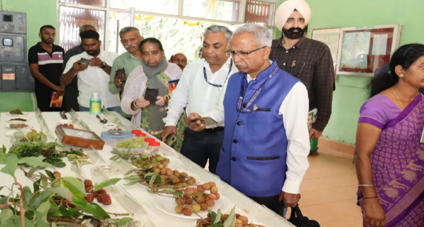 Dr. Bikas Das discussed with farmers in Kurg along with his team. The National Lychee Research Center will now expand its scope to Karnataka.