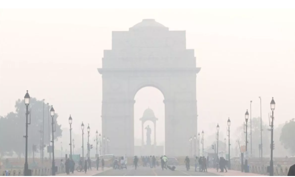 Delhi Weather Today: The temperature in Delhi dropped to 4.9 degrees, making it the coldest Friday morning of the season.