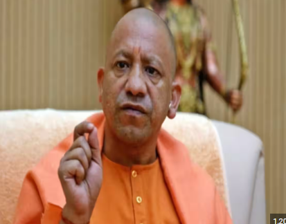 Lucknow: Om Prakash Rajbhar, along with his son Arvind Rajbhar, met CM Yogi Adityanath at his residence.