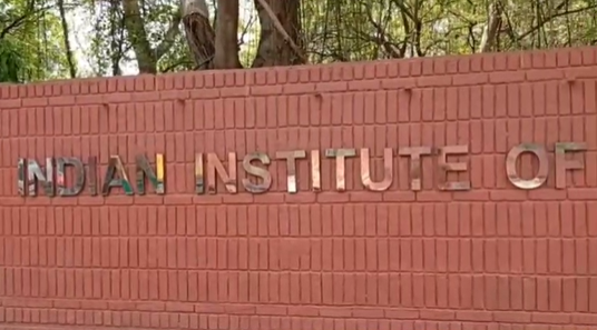 IIT Kanpur Professor Passes Away from Heart Attack During Program.