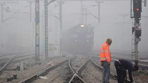 Train Cancelled: Many trains canceled from today due to fog, routes of these trains changed from December 3 to 9