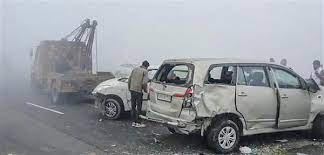 Father-daughter among 3 killed as truck rams tractor in thick fog; 3 kids critical Father-daughter among 3 killed as truck rams tractor in thick fog; 3 kids critical