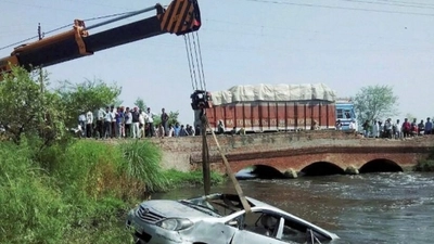 4 die, 2 injured as car plunges into Agra canal