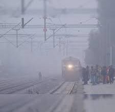 Effect of fog in UP: Four flights were cancelled, many arrived late, trains were arriving late by up to eight hours.