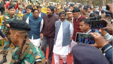 Jharkhand: Hemant Soren said, “With heavy suspense in your hearts,” amid such suspense, the Chief Minister reached Ranchi from Delhi.