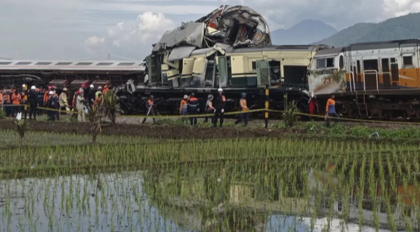 Indonesia: A horrific collision between two trains in Java, derailed carriages from the tracks, resulting in the death of three people in the accident.