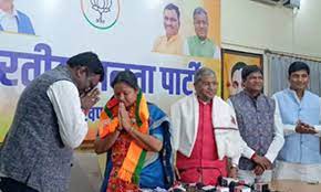 Big blow to Congress in Jharkhand…MP Geeta Koda left ‘Haath’, joined BJP