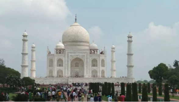 Taj Mahal Free: Shah Jahan’s Urs begins at the Taj Mahal, offering free entry.