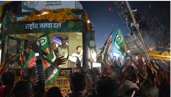 Tejashwi Yadav Road Show: After gathering a massive crowd at Tejashwi’s roadshow, RJD makes a significant decision.