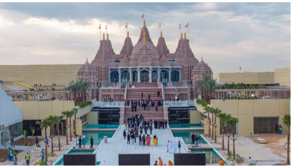 Abu Dhabi: General public can visit Abu Dhabi’s Hindu temple from 29th February onwards; until then, entry is restricted to VIPs and foreign devotees. Abu Dhabi: General public can visit Abu Dhabi’s Hindu temple from 29th February onwards; until then, entry is restricted to VIPs and foreign devotees.