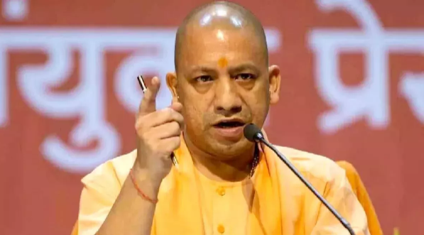 In Uttar Pradesh, four people have died due to lightning strikes. Chief Minister Yogi has directed to provide financial assistance.