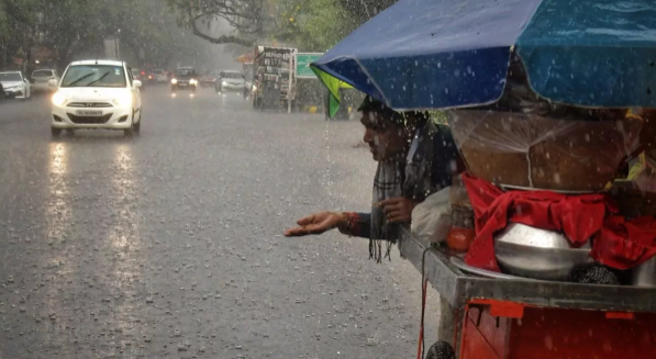 Weather Update: Alert issued for hailstorms along with rain in several areas of Delhi and Uttar Pradesh.