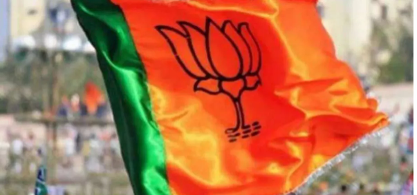 BJP’s  party in Jharkhand faces a major setback as two leaders have left the party.