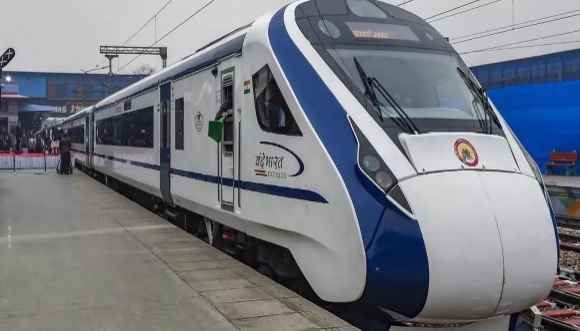 Vande Bharat Train: Trial run of the Vande Bharat train from Patna to Lucknow, covering a distance of 8 hours and 40 minutes, begins today. Prime Minister Modi will inaugurate it on March 12.