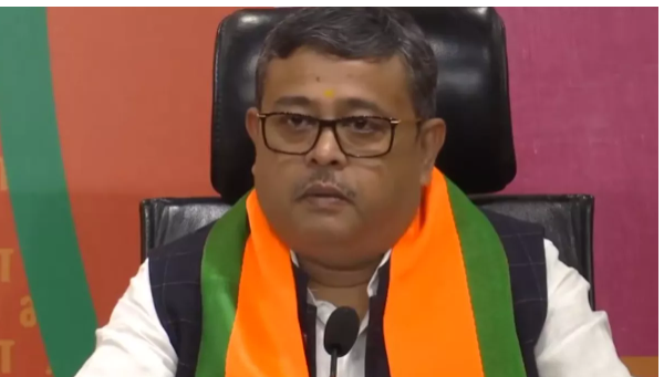 “In Bengal, lawlessness prevails; BJP reaches out to victims first in violence,” lashes out Divyendu Adhikari after joining BJP, targeting Mamata.