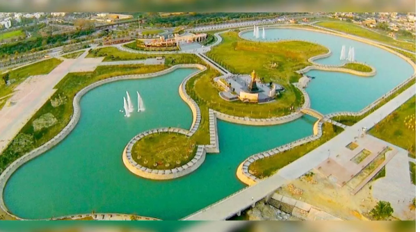Lucknow : Soon, visitors to Janeshwar Mishra Park will be treated to a 55-foot tall dinosaur. Lucknow : Soon, visitors to Janeshwar Mishra Park will be treated to a 55-foot tall dinosaur.