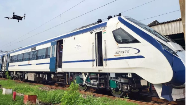 Vande Bharat Express: The Vande Bharat Express, running from Lucknow to Dehradun, faced high demand from the very first day, with all seats already fully booked. Vande Bharat Express: The Vande Bharat Express, running from Lucknow to Dehradun, faced high demand from the very first day, with all seats already fully booked.