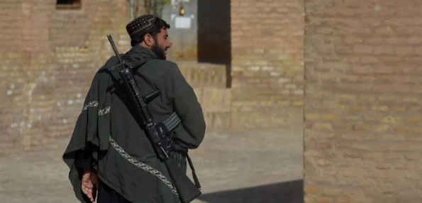 Attack in Western Afghanistan: Shooting at Shia mosque during prayer, 6 worshippers killed.