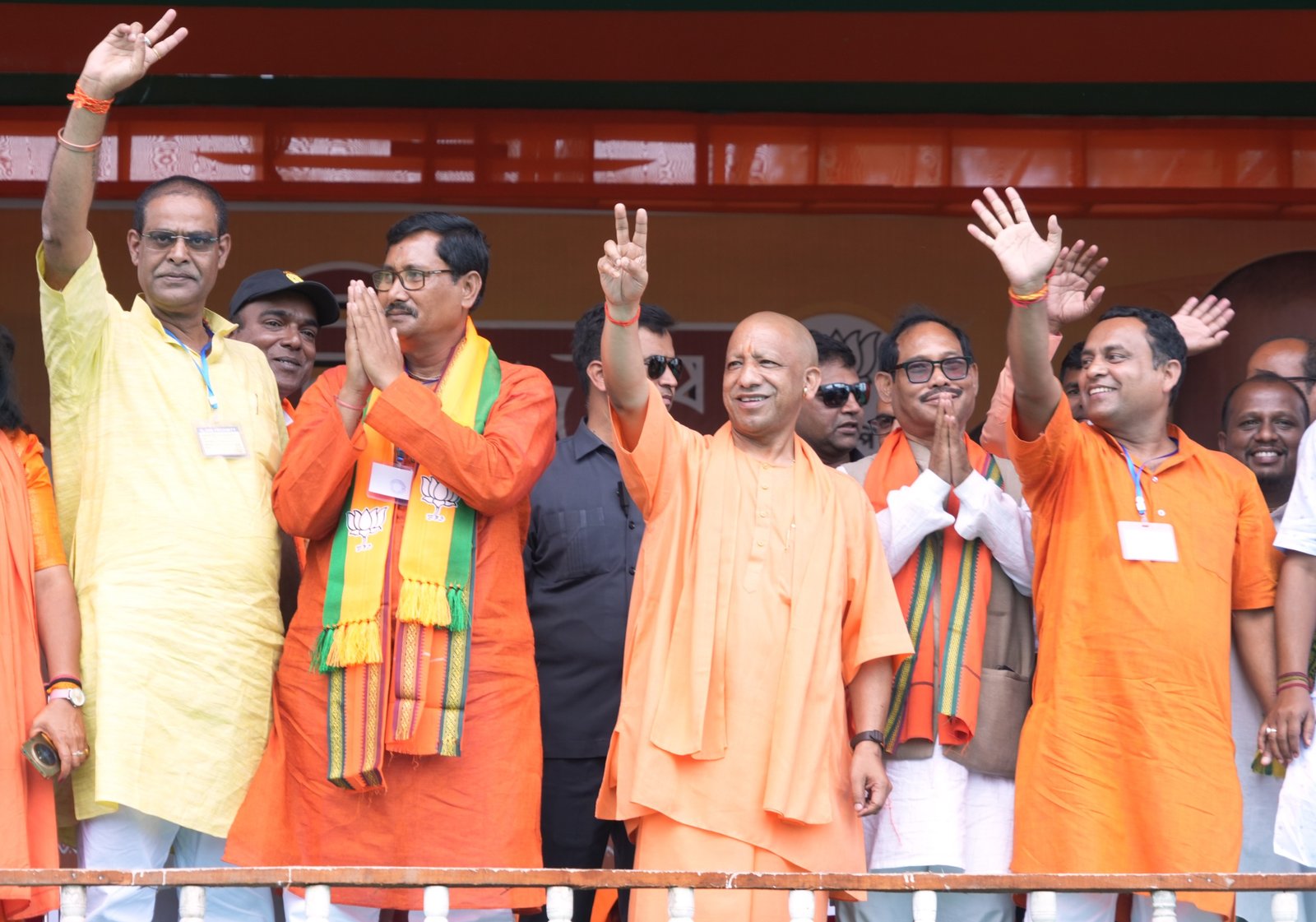 Bengal Welcomes ‘Bulldozer Baba’: Massive Roadshow by CM Yogi Echoes with ‘Jai Shri Ram’ Slogans in Bankura